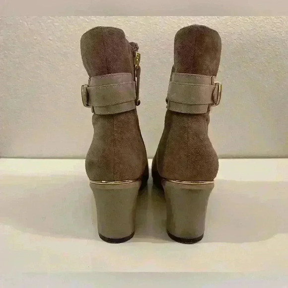 Joan‎ & David Women’s Suede Leather Tan Color Ankle Booties Size 9.5 - Picture 5 of 13